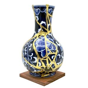 Kintsugi Vase Chinese Porcelain Gold Crack Art Personal Growth Anniversary Gift